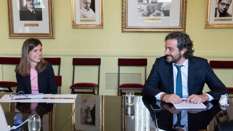 Fernanda Raverta (Anses) y el jefe de gabiente Cafiero, dos de los involucrados en el futuro del programa.