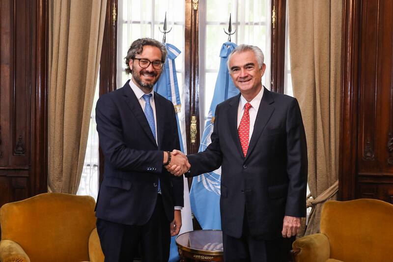 El canciller Santiago Cafiero y el titular de la Cepal, Manuel Zalazar