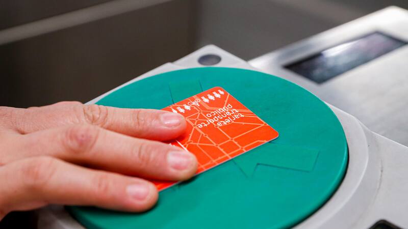 Las nuevas tarifas para el abono de transporte. (Foto: EFE).