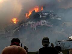 Chile: incendio en Valparaíso arrasa con más de 200 viviendas