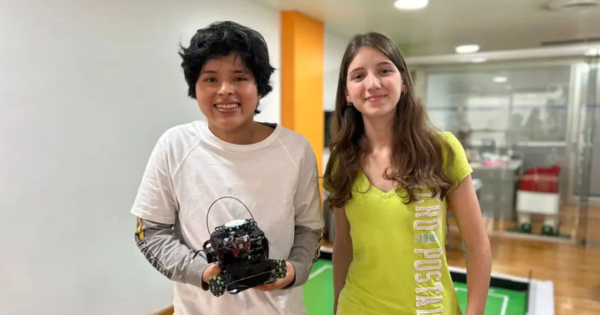 Dos jóvenes salteños ganaron el Mundial de Robótica en Corea: fue con un gol del Low Battery Messi en una de las categorías más competitivas