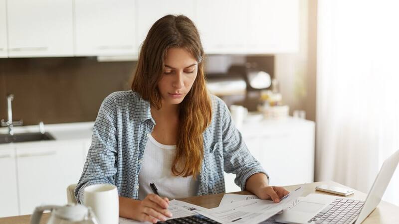 Los contribuyentes deben registrar sus movimientos financieros y, de ser posible, mantenerse informados de las actualizaciones fiscales para evitar problemas con el SAT.