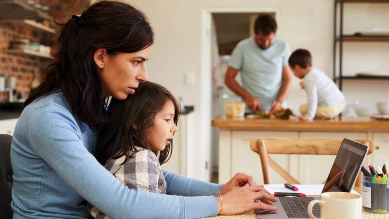 El fallo rectificó la pauta que se había establecido en primera instancia la cual fijaba los aumentos en base al incremento del colegio privado al que asistía el hijo de la madre demandante.