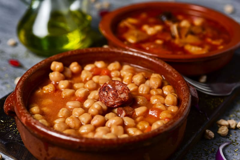 Los garbanzos se pueden utilizar en una gran variedad de recetas. (Fuente: Archivo/Shutterstock)