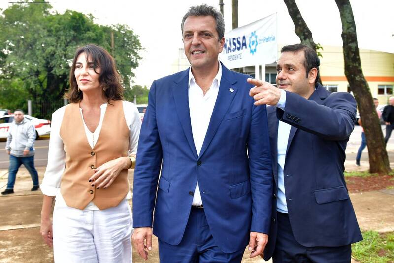 Sergio Massa recorrió Posadas con el gobernador Oscar Herrera Ahuad y la cordobesa Natalia de la Sota