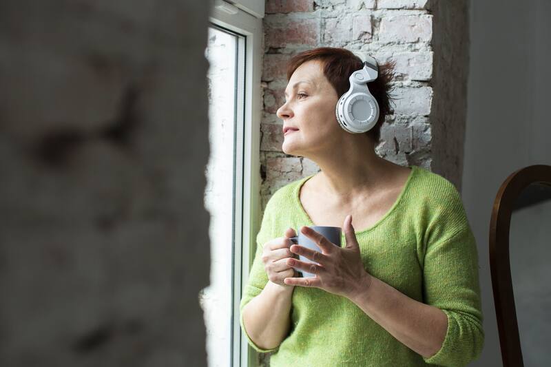 ¿Escuchar música clásica puede reducir la hipertensión? (Foto: Freepik)