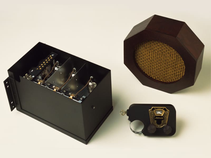 En 1930 Motorola presentó su primera radio para automóviles.