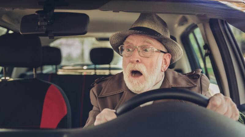 Adiós al carnet de conducir para los mayores de 65 años: este es el obstáculo de la DGT