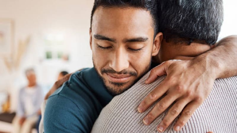 Los abrazadores profesionales comienzan a ganar terreno y ganan hasta 1.600 euros semanales