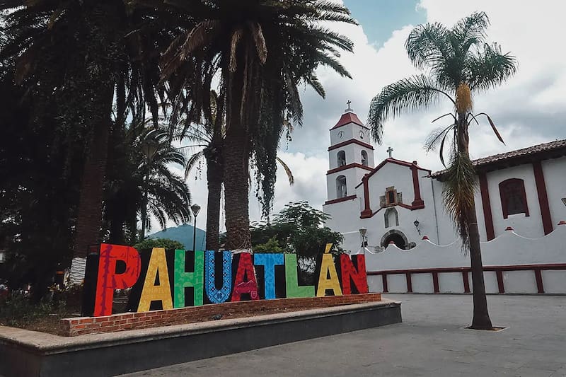 Pahuatlán tiene una pintoresca plaza. Foto: Wikipedia.
