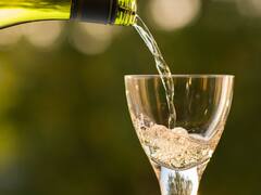 El vino blanco más rico y recomendado de El Corte Inglés es un chollo que cuesta 2 euros