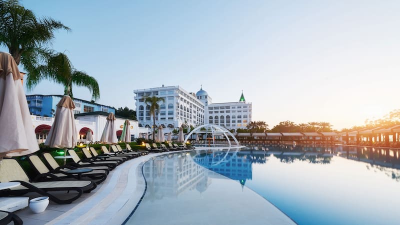 Existe una gran variedad de hoteles que ofrecen los mejores servicios.