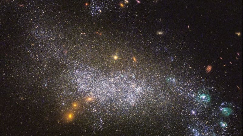 Descubrimiento astronómico: las estrellas binarias cambian su órbita al evolucionar a gigante roja.