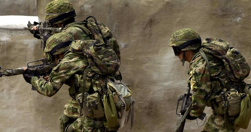 Tensión en el Caribe: vuelos militares venezolanos rozan un buque de EE.UU. por segunda vez en 48 horas. Fuente: Shutterstock.