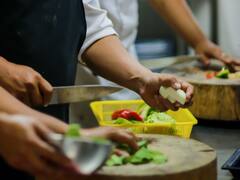 Dark kitchens: cómo es el modelo de negocio al que se suman cada vez más gastronómicos