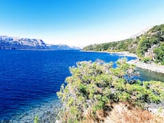 Escapadas: la paradisíaca playa escondida que queda a más de 1 hora de Villa La Angostura