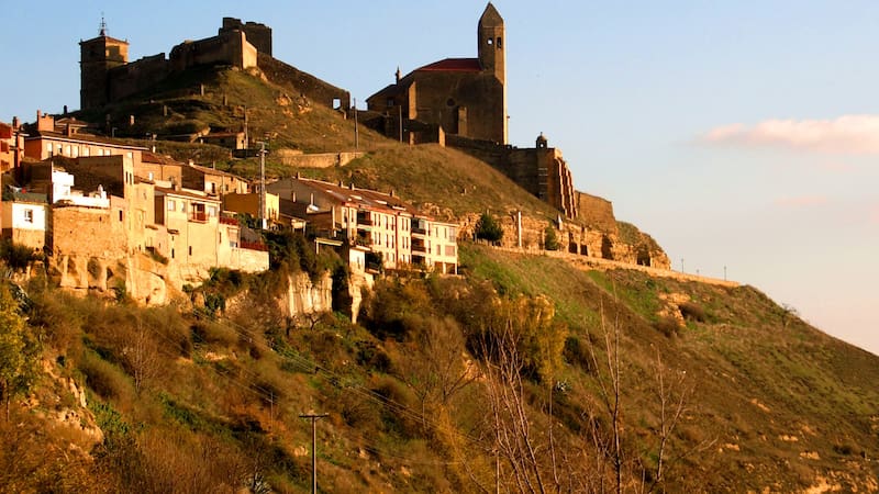 Este bonito pueblo de la Rioja a menos de 1hora de Bilbao tiene los mejores vinos y paisajes de ensueño.