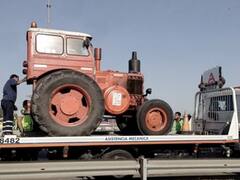 Querían recorrer el país en un tractor histórico, pero se los secuestraron por lento