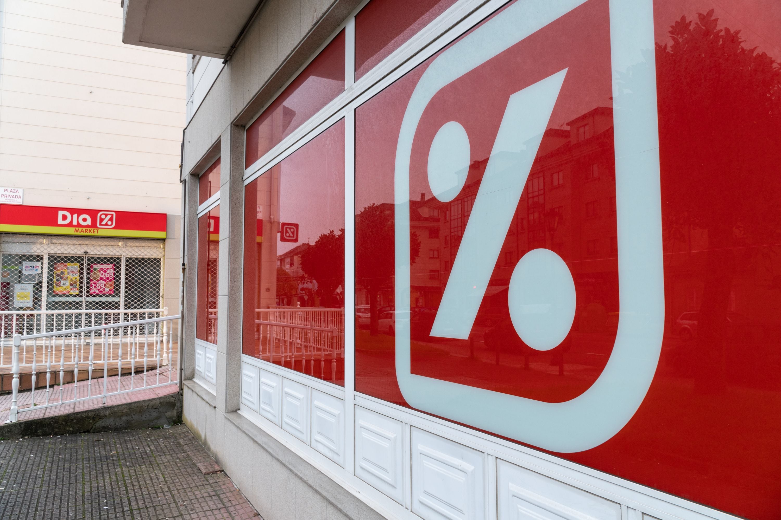 Hay seis interesados en una importante cadena de supermercados en venta