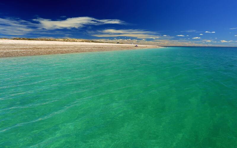 Hay que tener en cuenta a la hora de planear la visita que no cuenta con servicios de balneario ni sombrillas por lo que hay que llegar provisto de todo lo necesario para pasar el día.