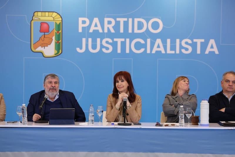 Los senadores de UP se reunieron esta mañana con Cristina Kirchner en el PJ