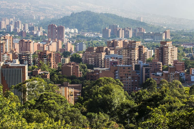 La visa M-11 permite a los jubilados acceder fácilmente a Colombia, con requisitos claros y sencillos (Fuente: Pixabay)