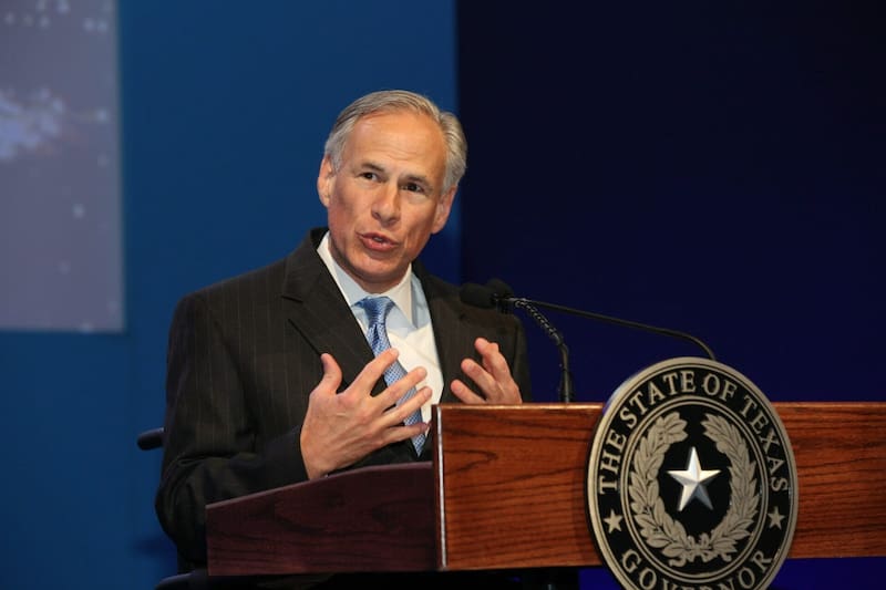 Greg Abbott quiere que los alimentos ultraprocesados queden fuera del programa de ayuda (Foto: Archivo El Cronista)