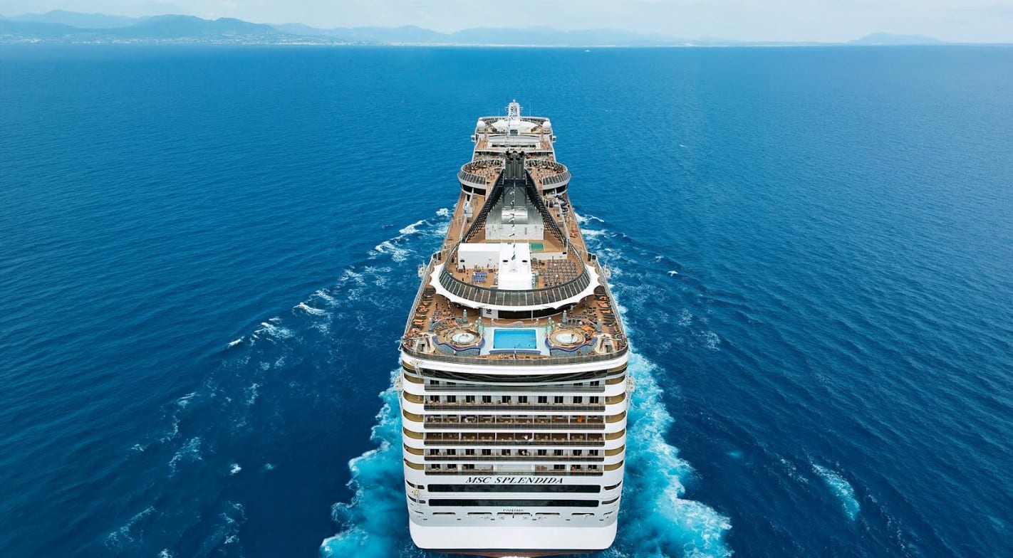 Vista aérea del MSC Splendida navegando en mar abierto