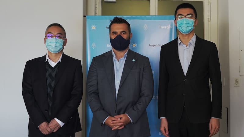 El secretario de Energía, Darío Martínez, con empresarios de Power China y Shanghai Electric