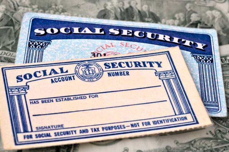 Los beneficiarios jubilados a partir de los 70 años recibirán más de 5,000 dólares por mes de SSA. Fuente: Archivo.