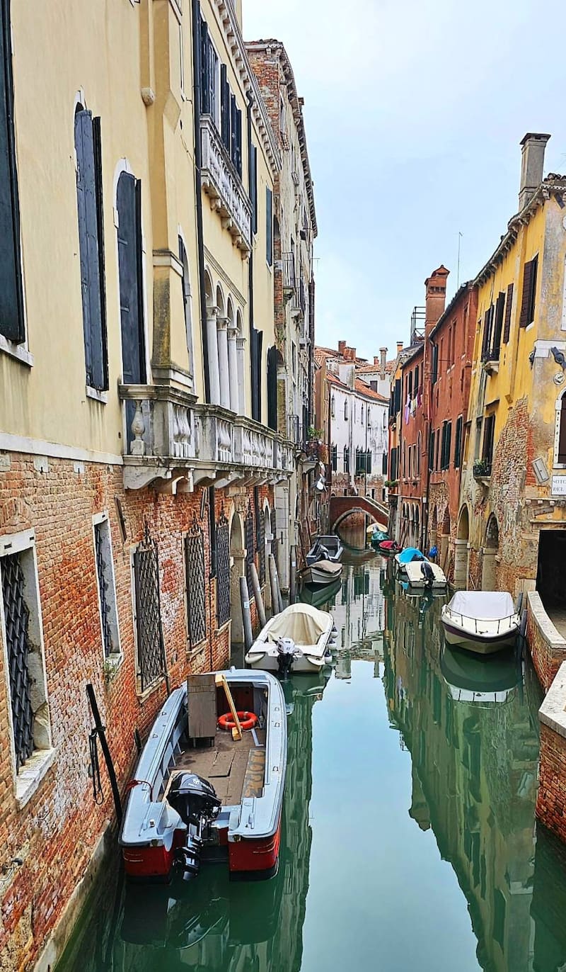 Canal en Venecia, Italia. Fuente: Pixabay.
