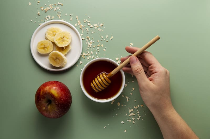 El uso de la miel como edulcorante natural sigue siendo válido, pero siempre con precaución (Fuente: Freepik)