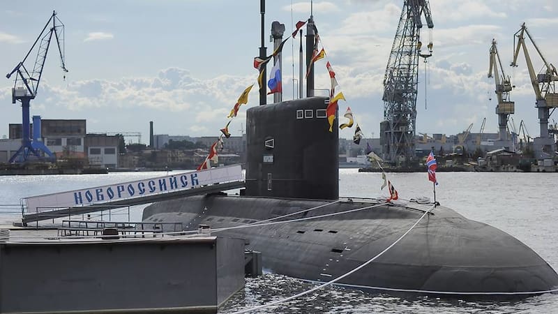 El submarino ruso Novorossiysk, en una imagen de archivo tomada antes de su paso por el Estrecho de Gibraltar.