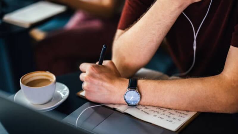 ¿Qué origina la zurdera?