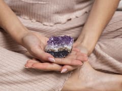 La piedra preciosa que acerca la buena energía a tu casa, tiene propiedades protectoras y ayuda a la relación de pareja