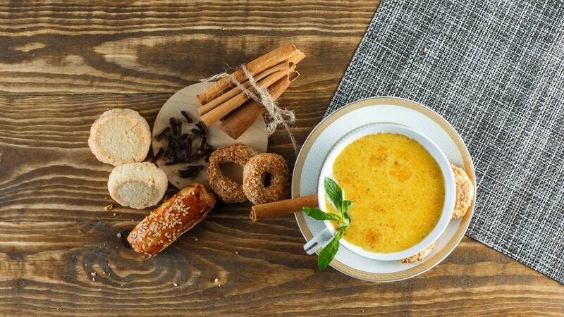 Descubrí los efectos adversos y las limitaciones del té de cúrcuma.