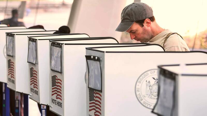 Quienes se inscriban a votar sin ser ciudadanos estadounidenses podrían enfrentar consecuencias legales. Fuente: archivo.