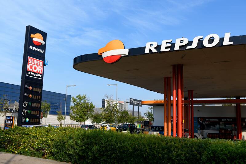 Analistas intentan vaticinar que sucederá con los títulos de Repsol (Fuente: Shutterstock)