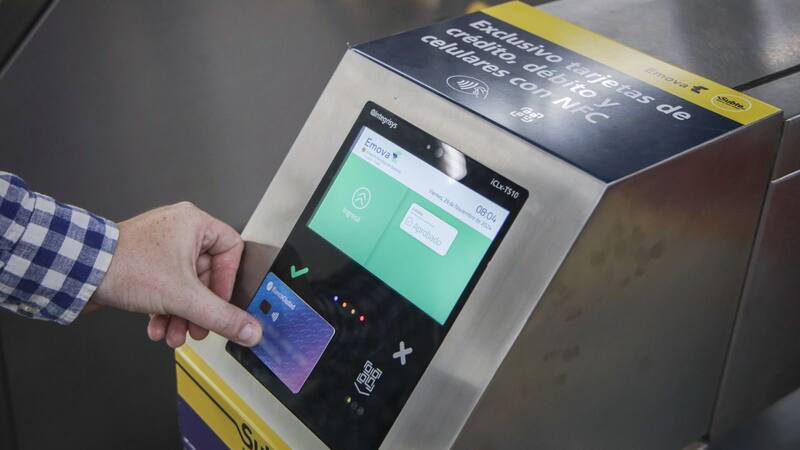 Descubrí cómo obtener el 100% de descuento en tus viajes en subte con una promoción bancaria.