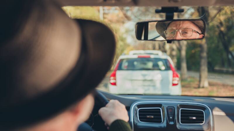 Las nuevas normativas de la DGT pueden poner en riesgo la renovación de los mayores de 65 años.