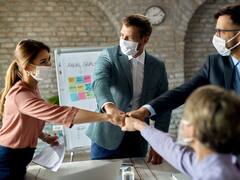 Día del Amigo: la amistad en el trabajo genera productividad y pocos conflictos pero, también, riesgos