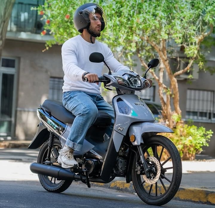 Fue una fábrica textil en crisis en 2001 y hoy le pelea a las chinas el podio en venta de motos