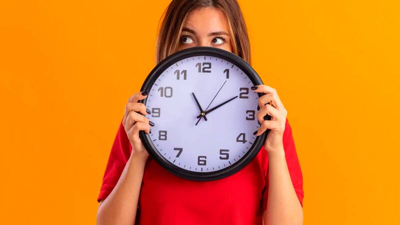 Países como España y otros miembros de la Unión Europea ajustan el reloj dos veces.