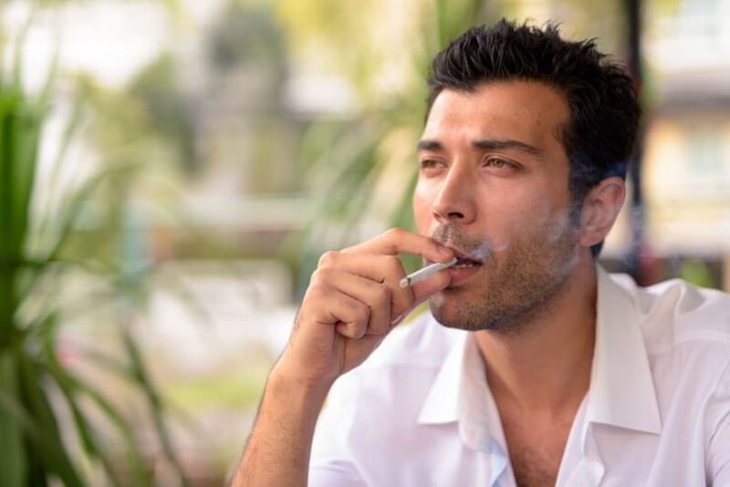 Sube el precio del tabaco en todo el país: estas son las marcas que aumentan su valor desde diciembre. fuente: Freepik.