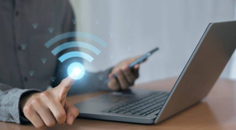 Un estudio confirma que el WIFI de los celulares causa daños irreparables en las personas y los demás seres vivos. Fuente: Archivo.