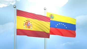 Cinco españoles liberados en Venezuela llegan a Madrid mientras Sánchez impulsa una transición pacífica