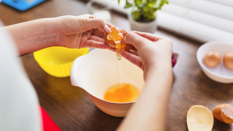 El tono de la yema de huevo puede reflejar cosas interesantes sobre la alimentación de las gallinas.