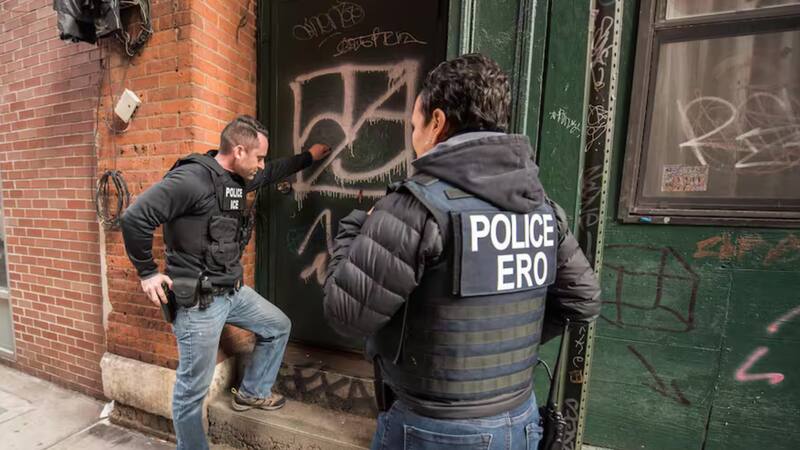 Los inmigrantes con residencia permanente deben estar preparados ante cualquier situación legal.