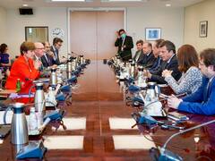 Revalúo inmobiliario, Bienes Personales y menos exenciones a empresas: la discusión por impuestos con el FMI