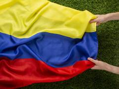 ¿Por qué el himno de Colombia suena siempre a las 6?